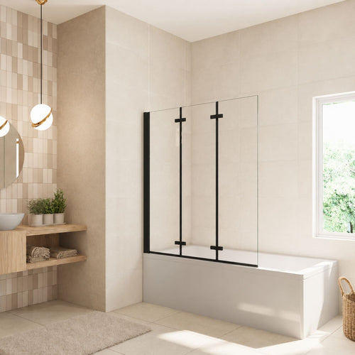 NAKU FOLD BLACK 3 – 3-dielna skladacia vaňová zástena 130 × 140 cm, čierny profil, zatvorená poloha