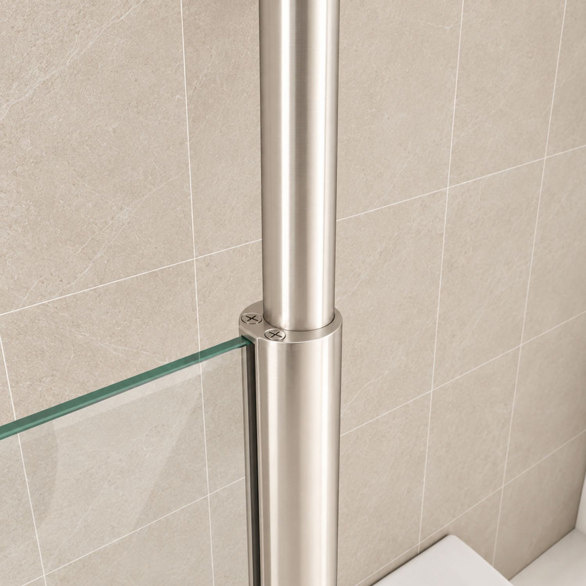 NAKU PURE PRO – detail spojenia stropnej tyče a skleneného panelu vaňovej zásteny
