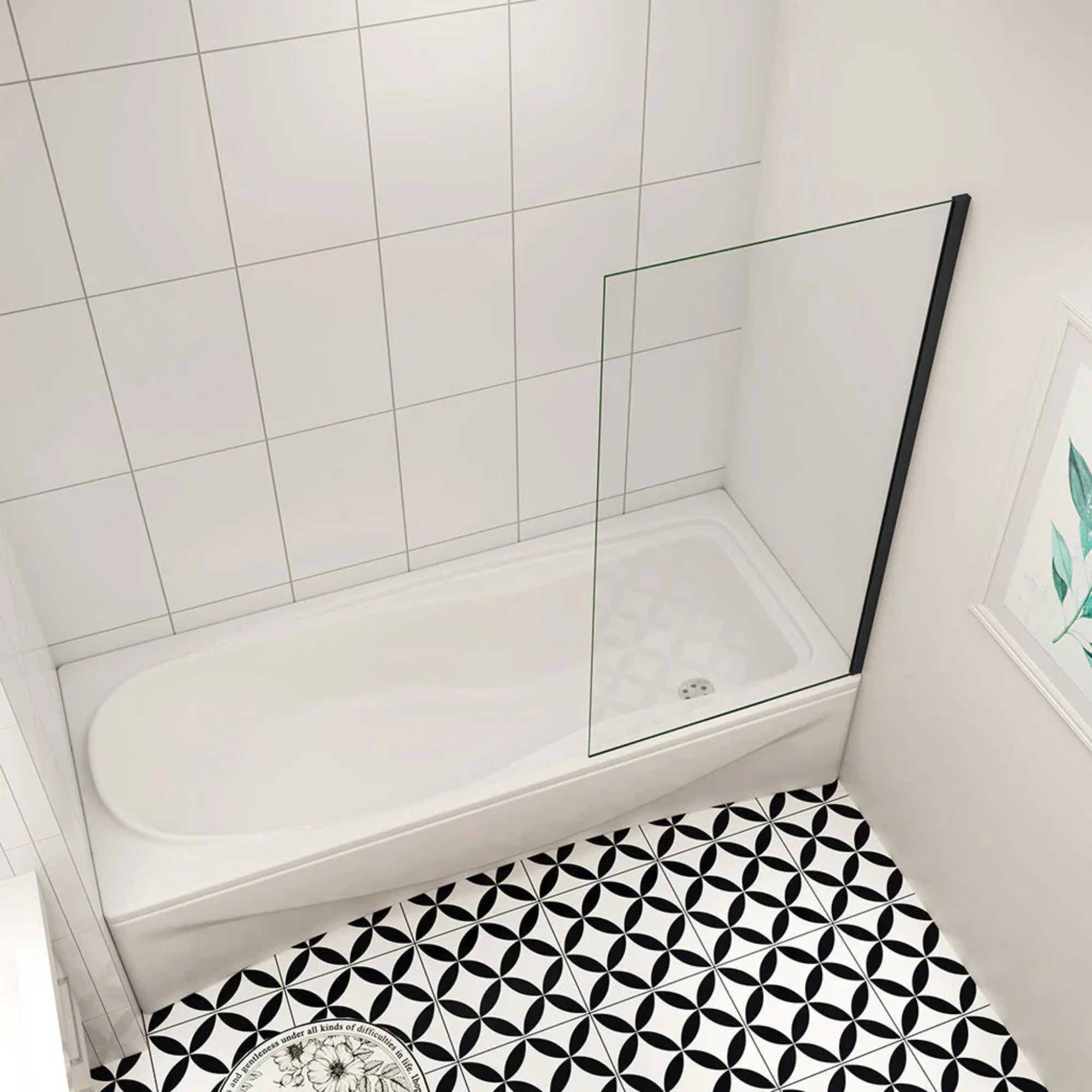 Pevná vaňová zástena 6 mm číre sklo s čiernym profilom – detail montáže na vaňu