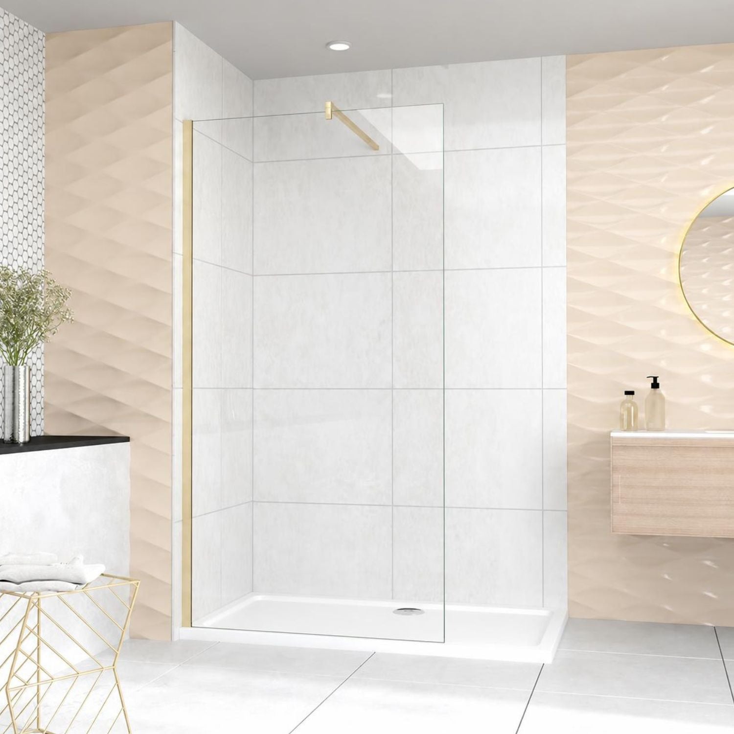 NAKU walk-in sprchová zástena s brushed brass profilom a pevná hranatá vzpera – pohľad z predu