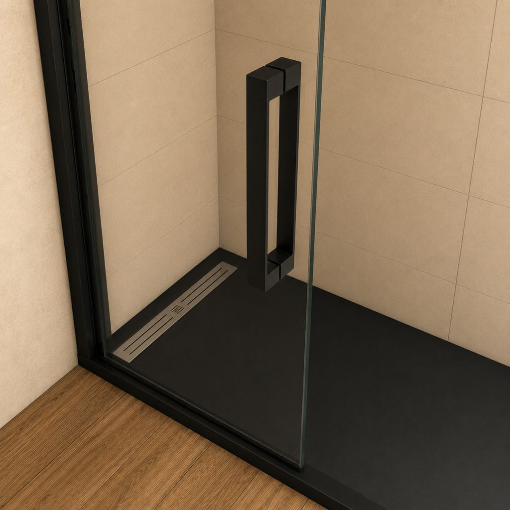 Detail madla walk-in sprchovej zásteny s čiernou vaničkou a lineárnym odtokom