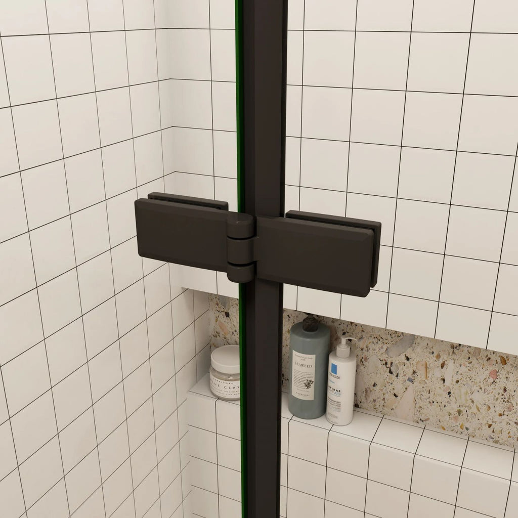 Detail pántu – skladacie walk-in sprchové dvere čierne, kvalitné kovanie